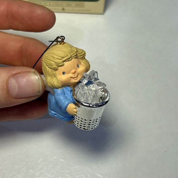 1984 Hallmark Keepsake Thimble Angel - Thimble with Stars Ornament #7 - Picture 3 of 5